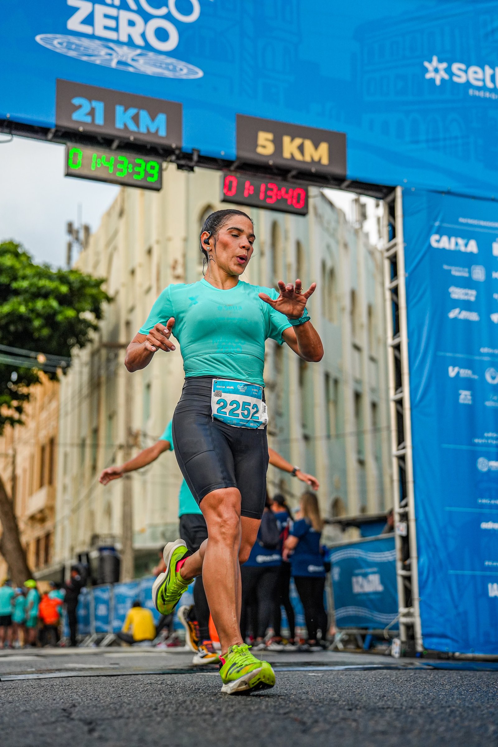 Corredores passando pelo percurso